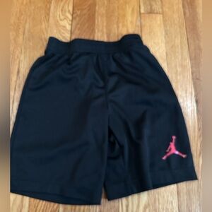 Boys Jordan Black & Red Shorts Size L (6-7 years old)
